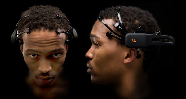 Чтение мыслей с помощью ии. Нейросеть в голове. Нейроинтерфейс ээг. Прибор для чтения мыслей. Нейроинтерфейс мозг-компьютер.